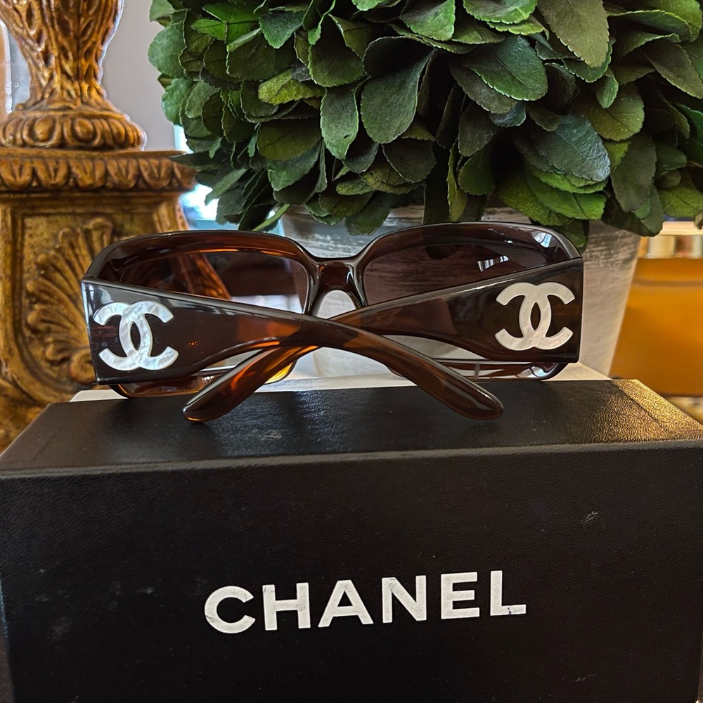 CHANEL Mother of Pearl Sunglasses 5076-H Brown